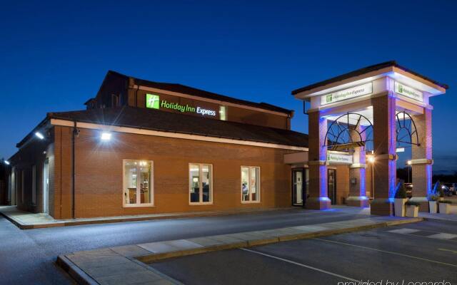 Отель Holiday Inn Express Manchester East Великобритания, Манчестер - отзывы, цены и фото номеров - забронировать отель Holiday Inn Express Manchester East онлайн вид на фасад