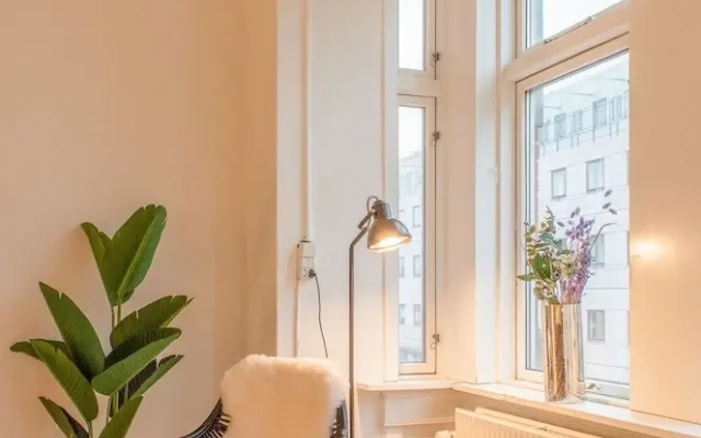 Sanders Boulevard - Cozy 2-bdr Apt By the Canal