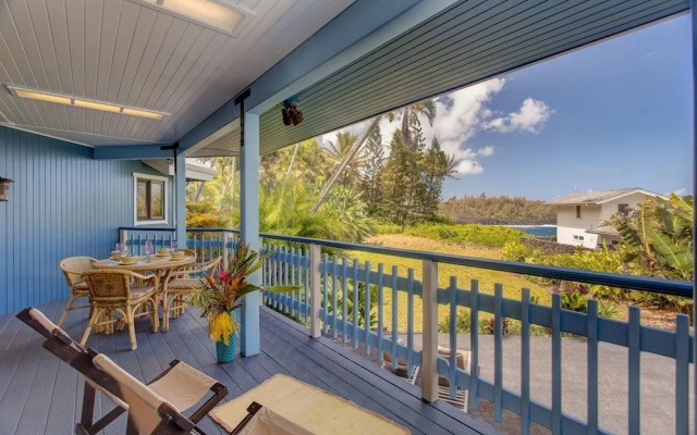 Black Sand Beach House 2 Bedroom Home