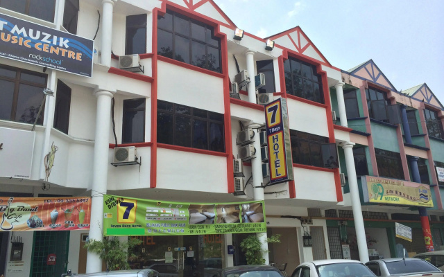 OYO 635 Seven Days Hotel