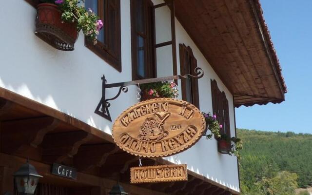 Отель Guest House Dimcho Kehaias Cafe Болгария, Сливен - отзывы, цены и фото номеров - забронировать отель Guest House Dimcho Kehaias Cafe онлайн вид на фасад