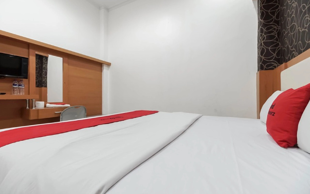 RedDoorz near Mall Panakkukang 3