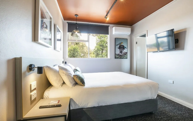 Brown Jug Hotel