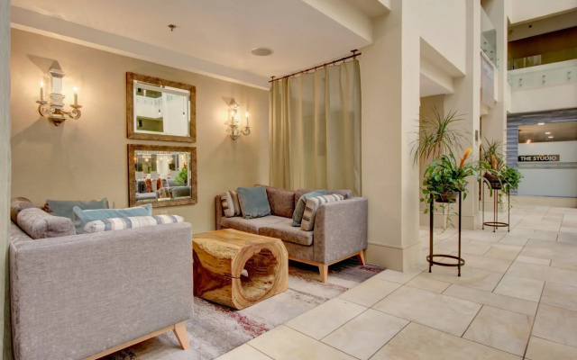 Crowne Plaza Charleston Airport - Conv Ctr by IHG