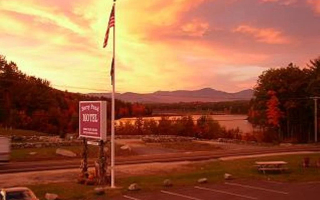 Berry Pond Motel