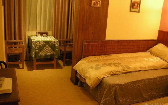 Jiabainong Hostel