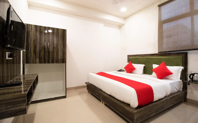 OYO 44094 Grand Inn
