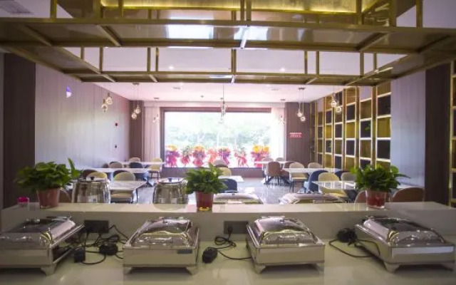 weinan hillman hotel (huazhou branch)