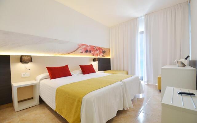 Отель azuLine Hotel Bergantín Испания, Сан-Антони-де-Портмань - отзывы, цены и фото номеров - забронировать отель azuLine Hotel Bergantín онлайн вид на фасад