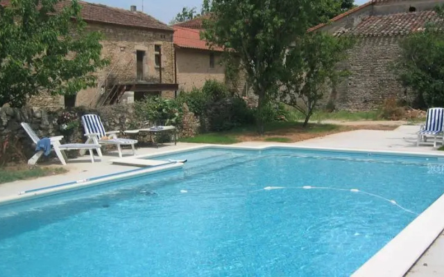 Aux Volets Bleus