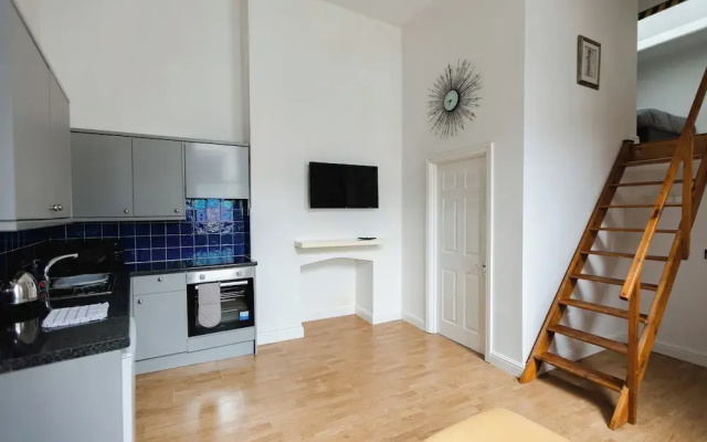 Platform City Studio Apartment No.9