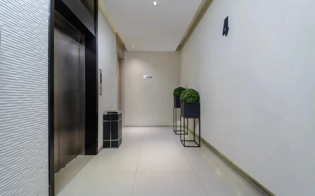 Ease Hotel (Shenzhen Pinghu Huanancheng, Dahuanggong Commercial Center)