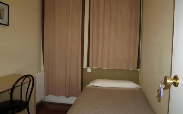 Отель Hostal Bejar Испания, Барселона - отзывы, цены и фото номеров - забронировать отель Hostal Bejar онлайн комната для гостей