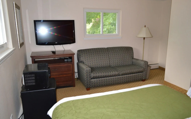 Monnie Lynn Motel