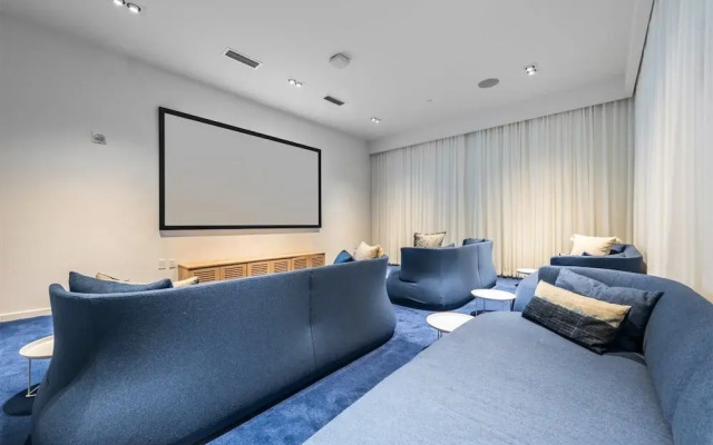 Top Fort Lauderdale Condo 9th Floor - Private and Sanitized, Hotel Amenities, Free Parking for Stays Over 27 Days, 400 ft From the Beach. Hosted by Super Host!