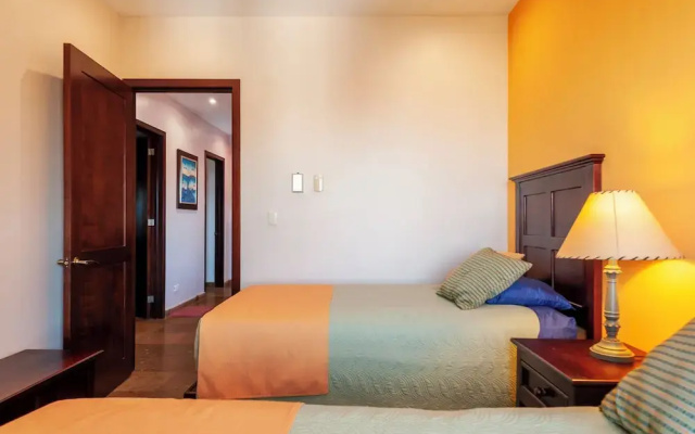 Caracol 37 Luxury Condo