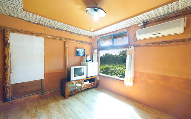 Seogwipo Pyeonwoon Sanjang Pension