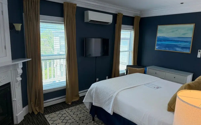 Crowne Pointe Historic Inn & Spa - Adults Only