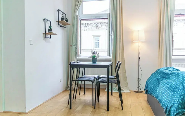 Budget 2BR Apt Near Wiener Stadthalle