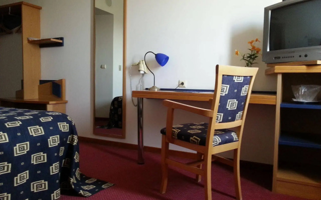 Iris Hotel