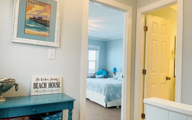 Turtley Paradise East 3 Bedroom Home by RedAwning