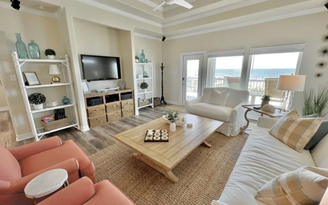 A La Playa 2 Bedroom Home by RedAwning