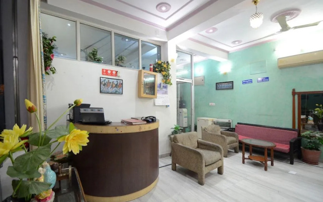 OYO 19035 Hotel Satkar