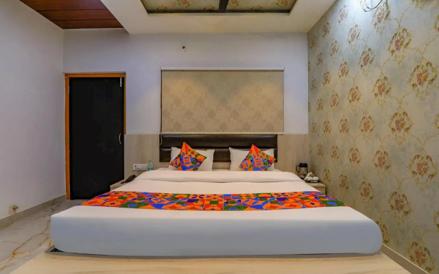 FabHotel Super 3 Premium - 800m from Kashi Vishwanath Temple