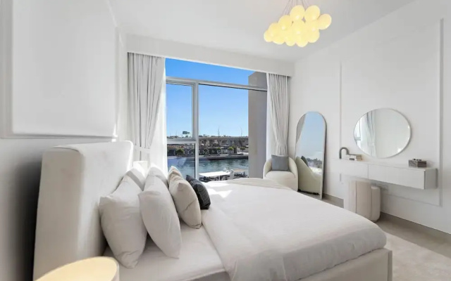 2BR M Room CF7 B Partial Canal View