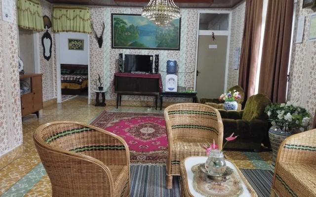EXPRESS O 92070 Mando Homestay Syariah Near KANTOR LURAH Bukik Apik Puhun