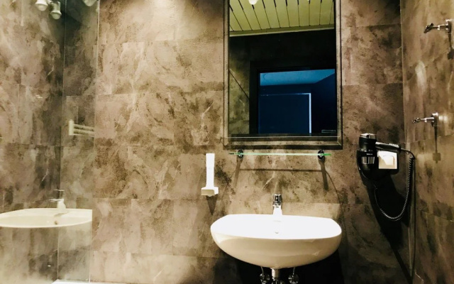 Basekamp Mountain Budget Hotel