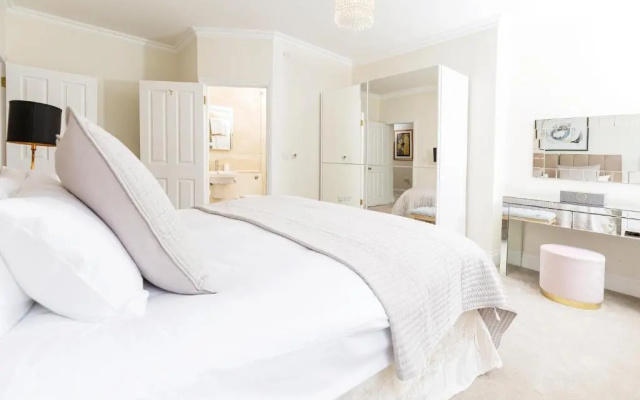 16 Lansdown -By Luxury Apartments
