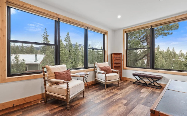 Modern Tahoe Escape