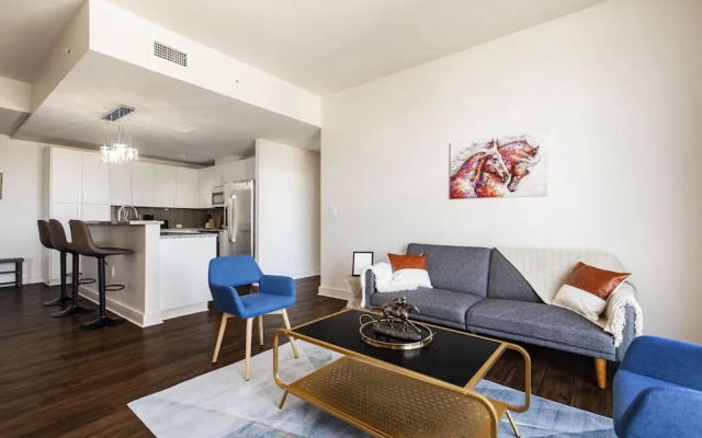 Louisville's Triple Crown Condo by Cozysuites