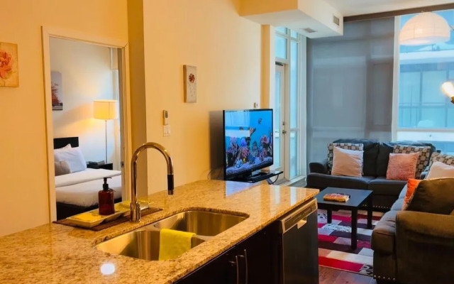 Stylish Cozy 1bedroom Condo in Square one Centre