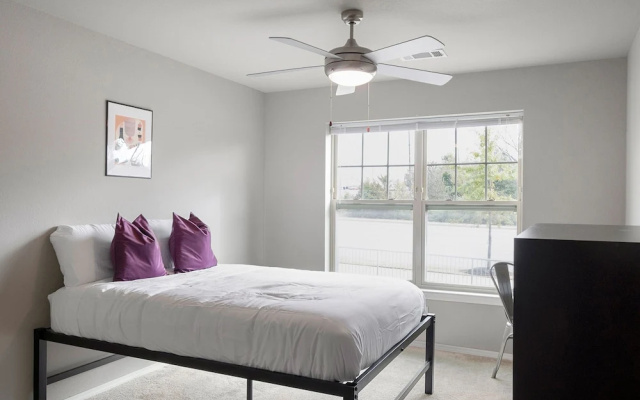 The Luxe Suites at University of Arkansas