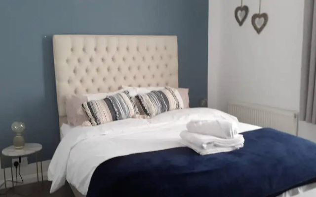 Lovely 3-bed House in Bridgend 7min From Porthcawl