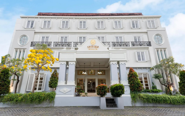 hotelImage