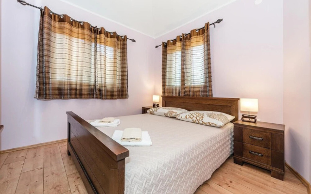 Stunning Home in Sibenik With Wifi and 5 Bedrooms