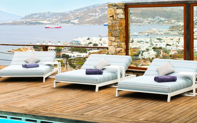 Tharroe of Mykonos