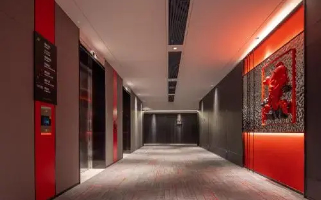 Radisson Red Zhuhai Gongbei Port