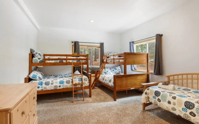 Truckee Pines Retreat Game Room & Forest Views