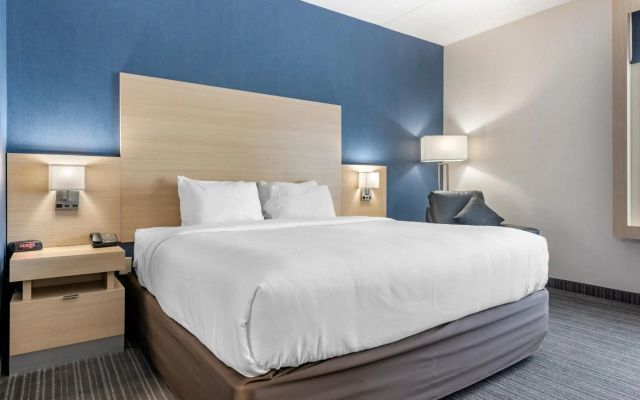 Quality Inn and Suites Oakville-Mississauga