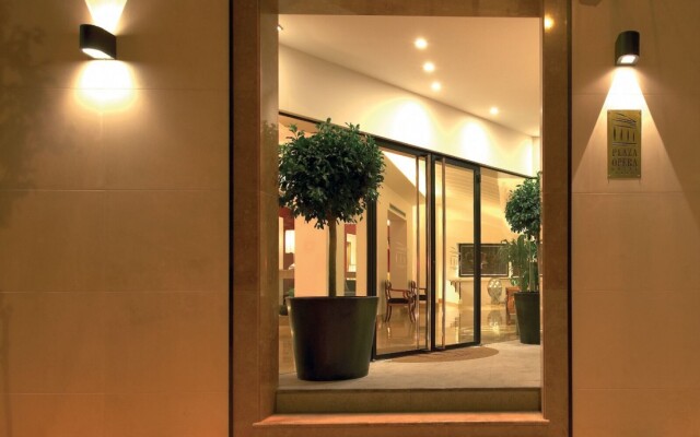 Hotel Plaza Opera вид на фасад