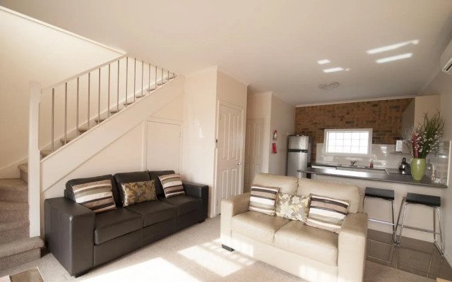 Yarra Glen Racecourse Apartments