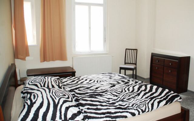 Апартаменты True Old Town Square Apartments комната для гостей
