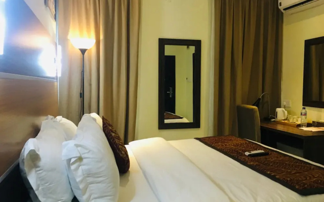 StoneSide Hotel And Apartments