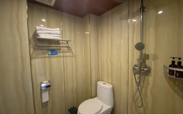 Milan Apartment (Zhumadian Haiyun Branch)