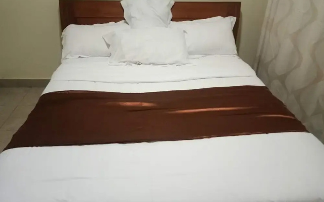 Becca Hotel Meru