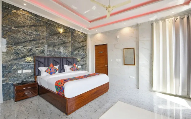 Fabhotel Paradise